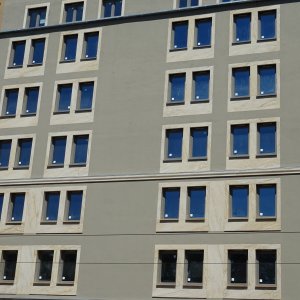 Fensterfaschen mit flexiblem SandStein im System WARM-WAND Sandstein-Design ausgeführt