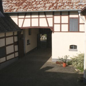 Vierkanthof; Fachwerkhaus, tlw. massiv, 18./19. Jh.