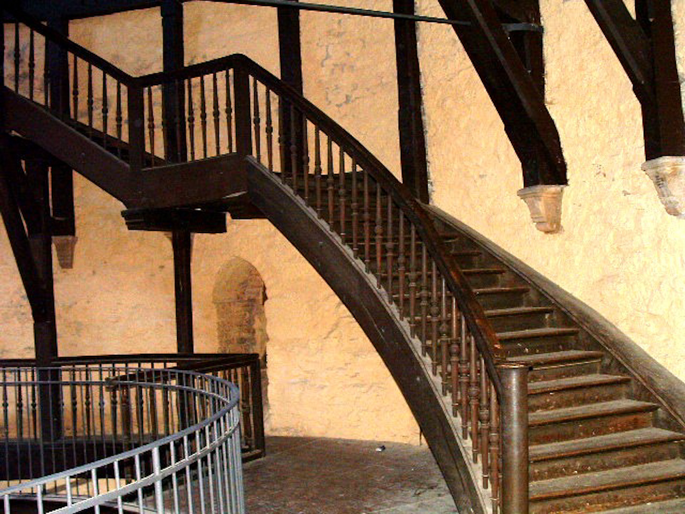 Burg Plesse - Treppenaufgang Burgfried