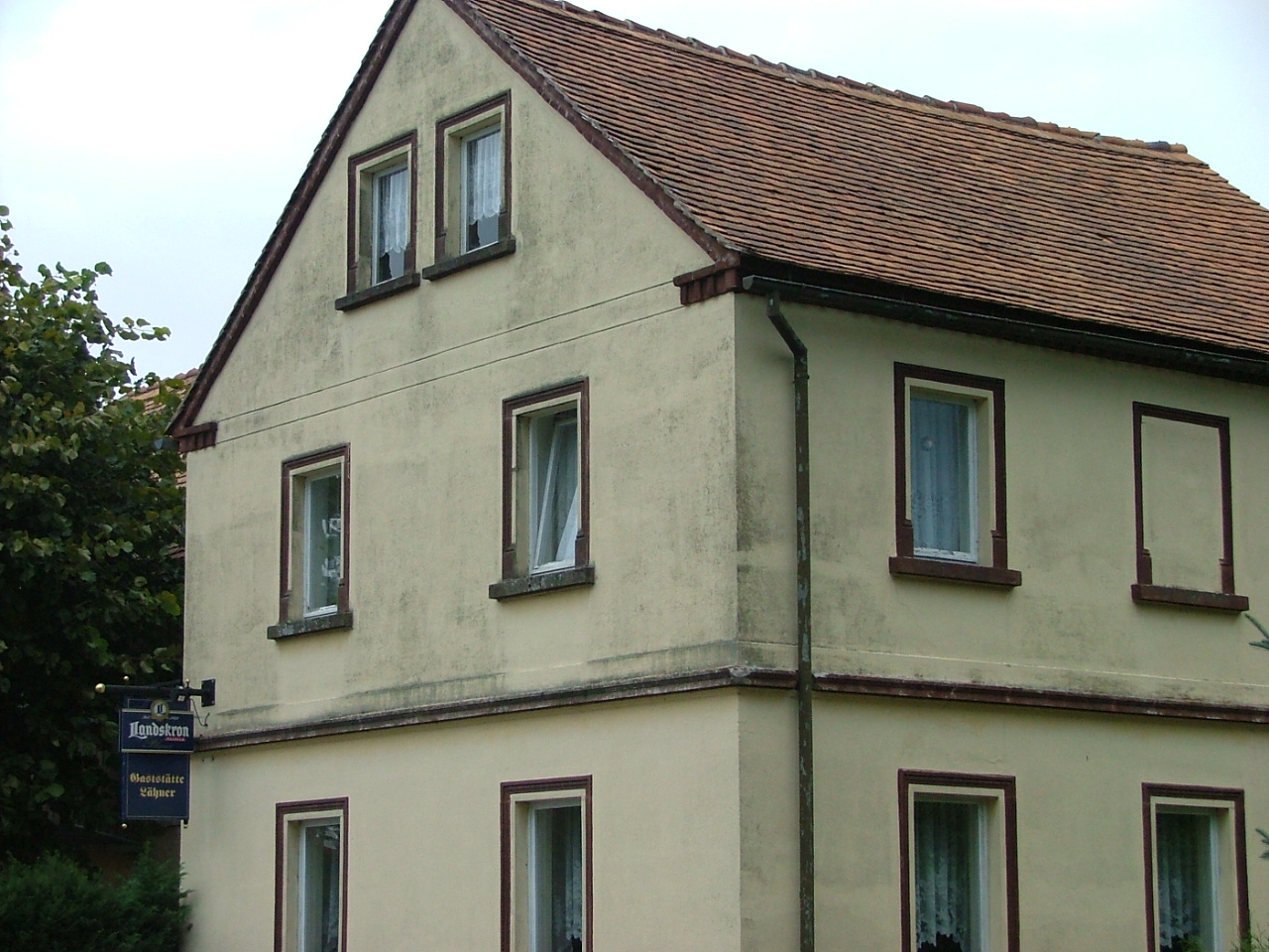 Fassade mit modernem Edelputz und Anstrich