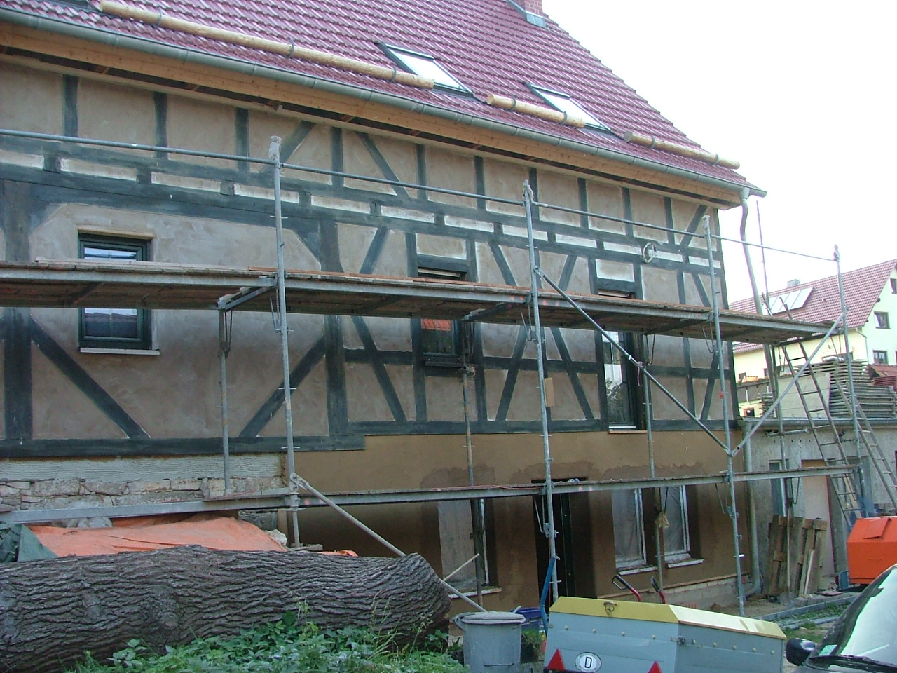 Jenal&ouml;bnitz: (2) Repro eines Fachwerkhauses als Neubau mit Ziegel und aufgebrachter Fachwerkaufdopplung 