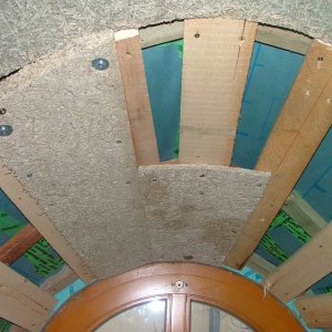 Runde Dachgaube muß gedämmt werden: Unterkonstruktion zur Beplankung