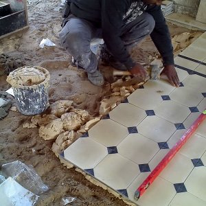 Verlegung von Zementplatten (Templar house-Tahana-Tel Aviv)