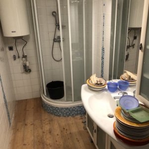 Badezimmer Dusche/Badewanne Rückwand Holzbeschichtung