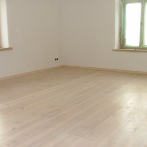 Holzboden nach kompletter Sanierungsarbeit