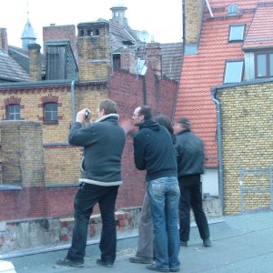 Haus "Drachenkopf": Fachwerkgiebel außenseitig: Begutachtung über den Dächern von Wittenberg 