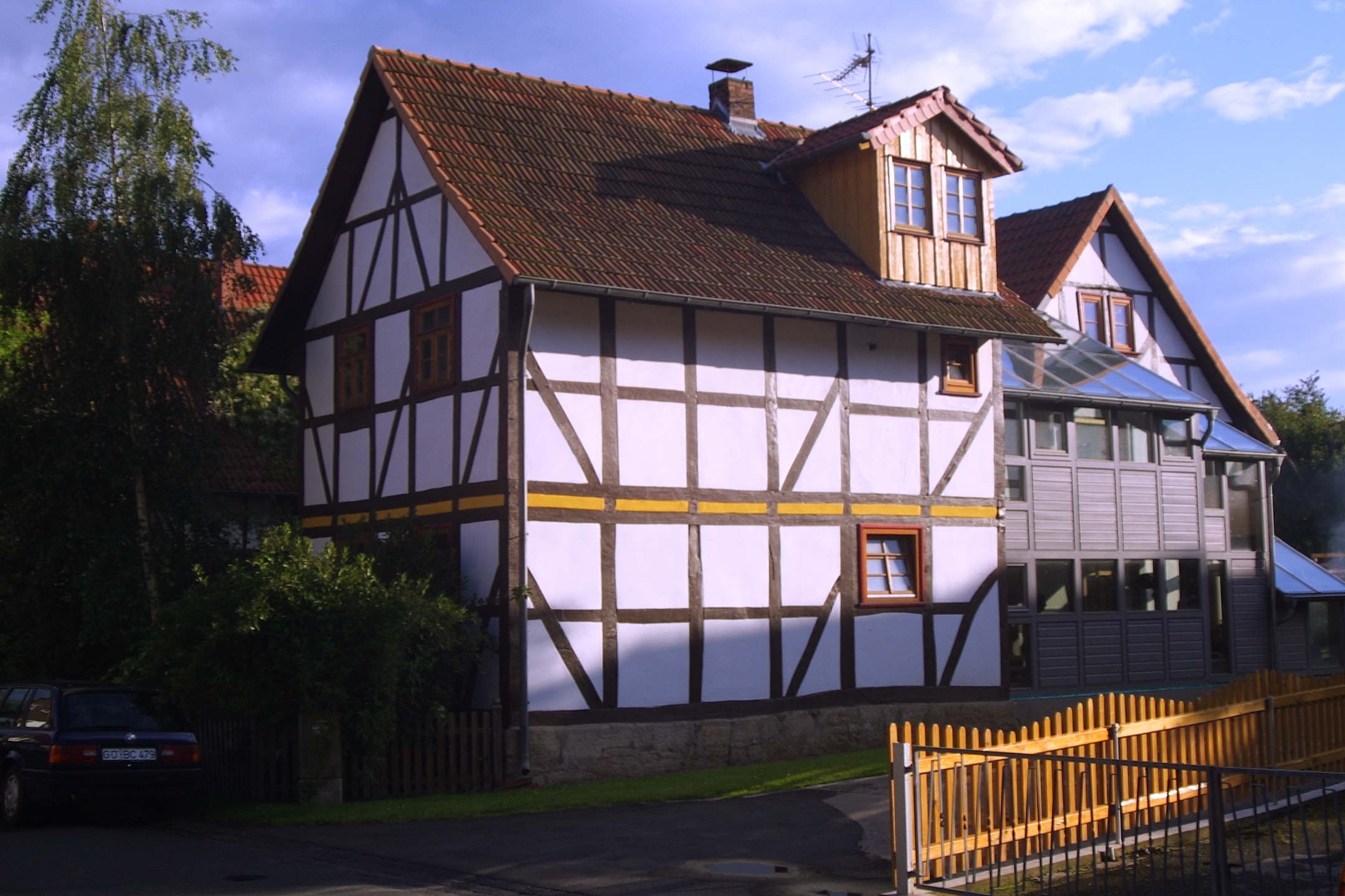 Ehemaliger Gesindehof mit zwei Häusern, Wintergarten und Scheune