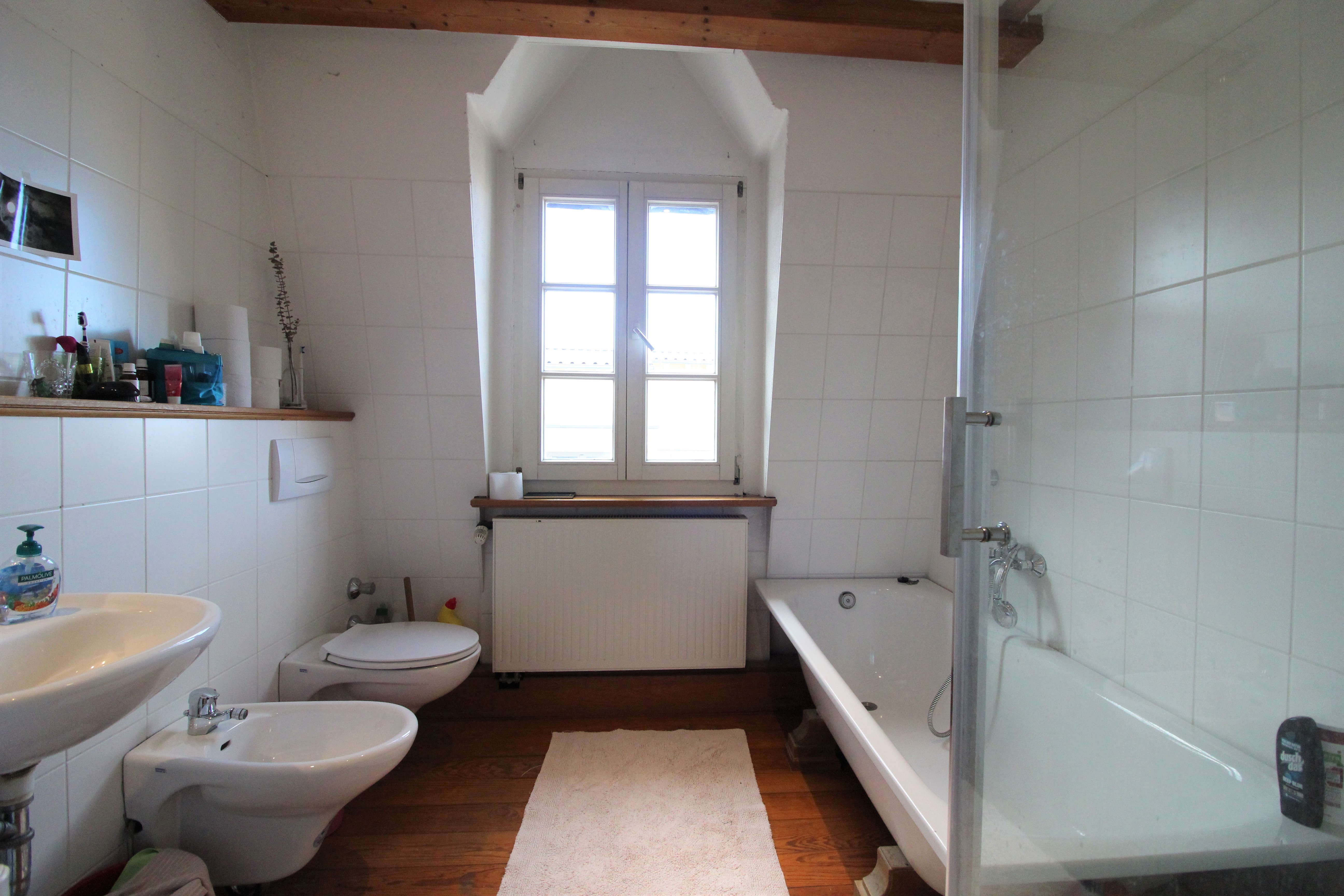 Erdberührter Holzdielenboden für Badezimmer