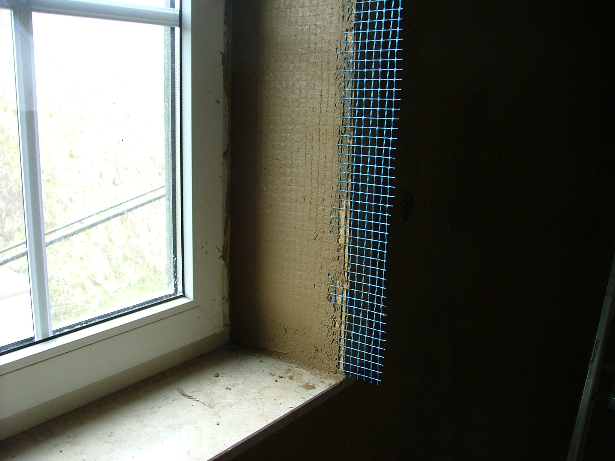 Fensterleibung herstellen mit Lehmgrundputz und Gewebeeinlage