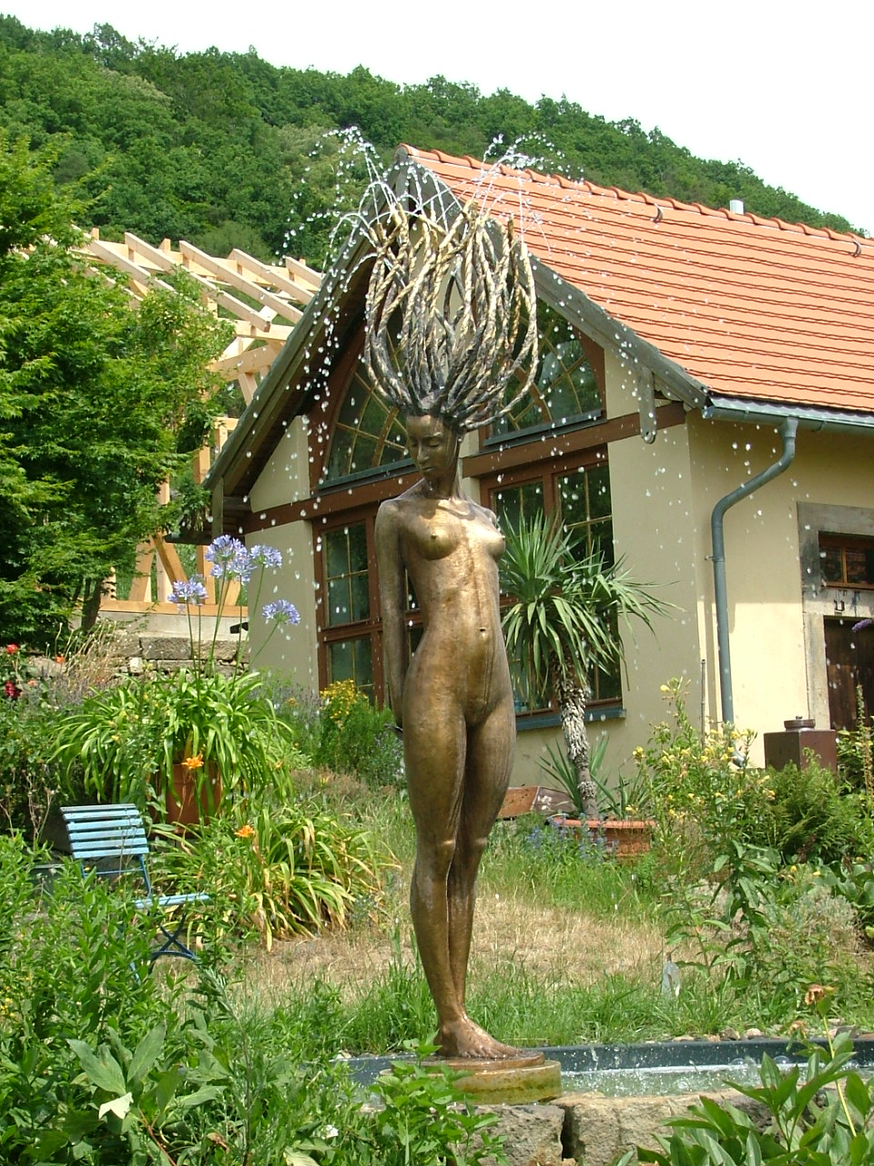 Gartenimpression in Pillnitz: Bronzestatue