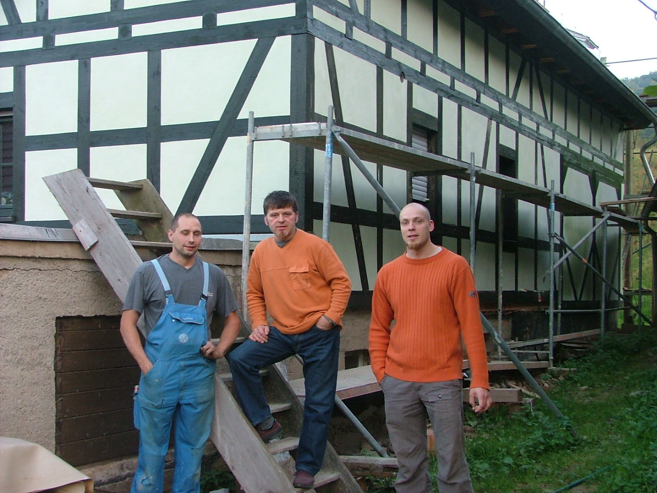 Jenal&ouml;bnitz: (5) Repro eines Fachwerkhauses als Neubau mit Ziegel und aufgebrachter Fachwerkaufdopplung (Abschlu&szlig;foto)