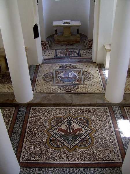 Mosaik und Terrazzo-Boden