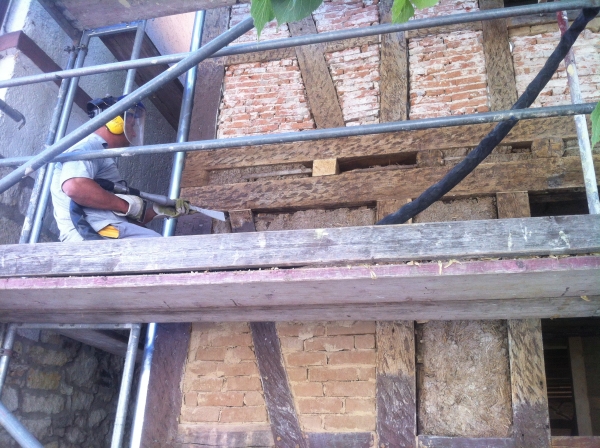 Sanierung Fachwerkhaus nahe Chemnitz Farbentfernung von Massivholzbalken mittels Trockeneisstrahlen